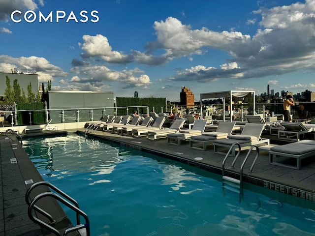 425 E 13th St Unit 5G, New York City, NY 10009 - view of community pool