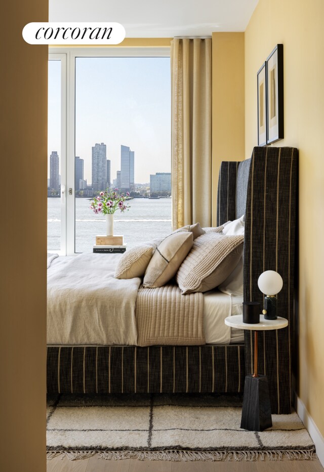 bedroom featuring a skyline view