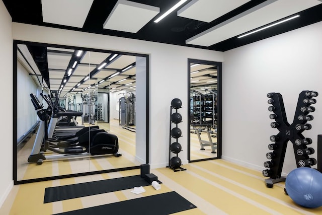 workout area featuring baseboards