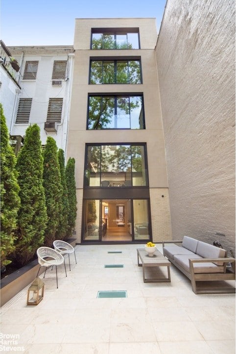 251 E 61st St, New York City, NY 10065 - back of property featuring a patio