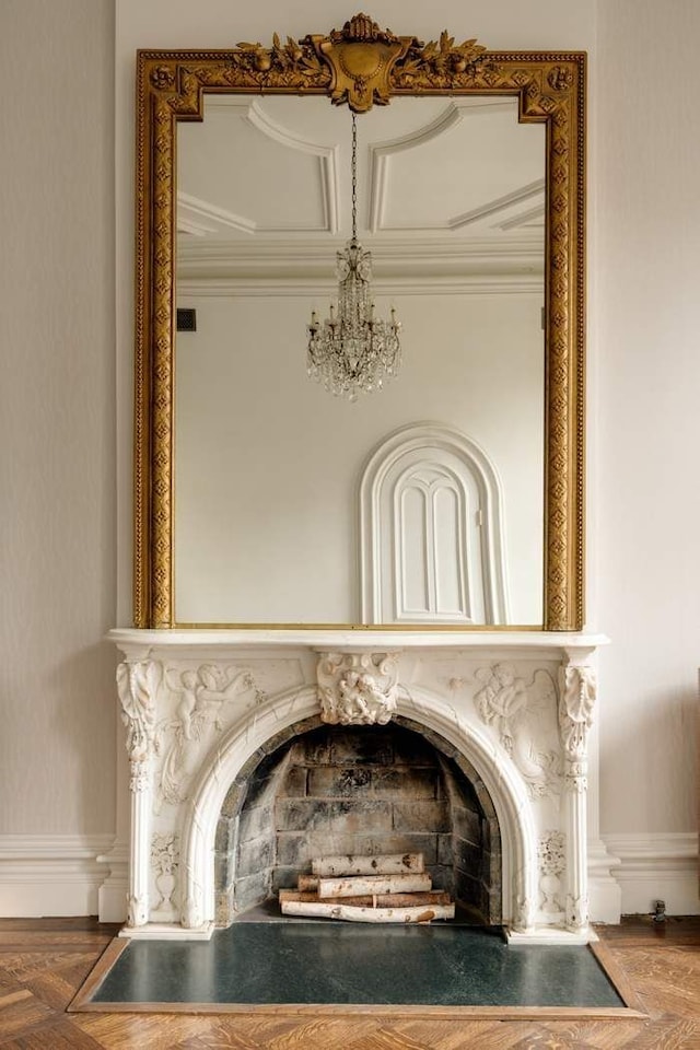243 E 17th St, New York City, NY 10003 - detailed view of a chandelier and ornamental molding