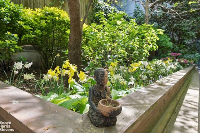 353 W 11th St Unit 2B, New York City, NY 10014 - view of yard