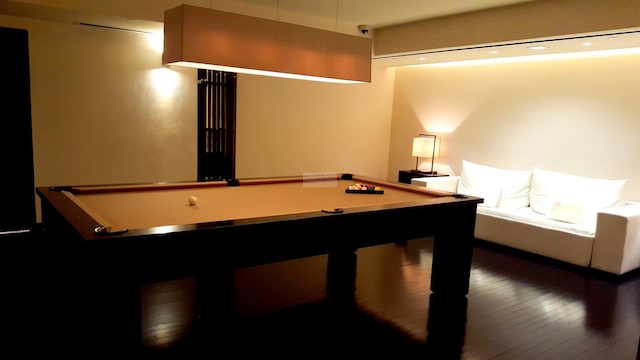 playroom featuring hardwood / wood-style flooring and billiards