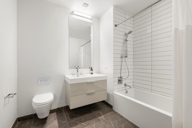 bathroom featuring toilet, shower / bath combo with shower curtain, baseboards, and vanity