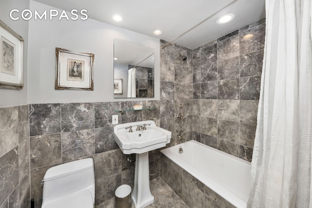 25 Sutton Pl S Unit 8G, New York City, NY 10022 - full bath featuring tile walls, tiled shower / bath combo, toilet, and recessed lighting