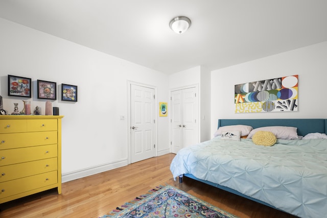 bedroom featuring light wood-style floors and a closet