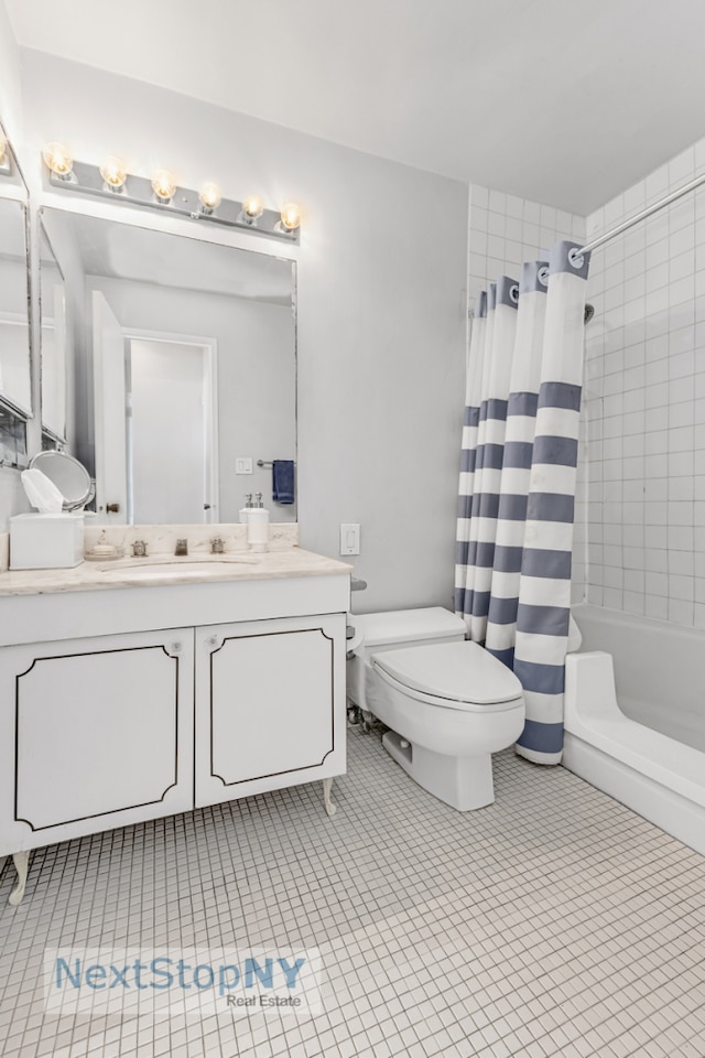 full bathroom featuring toilet, vanity, and shower / bath combo with shower curtain