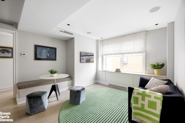 living area with light wood-type flooring, baseboards, and recessed lighting