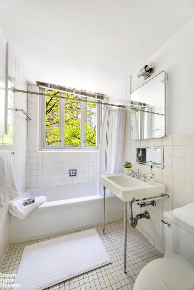 169 E 69th St Unit 3C, New York City, NY 10021 - full bathroom featuring tile walls, tile patterned floors, toilet, and shower / tub combo with curtain