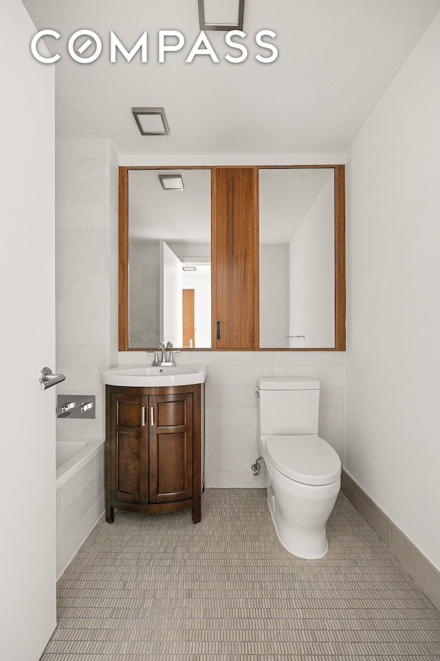 319 Schermerhorn St Unit 6B, New York City, NY 11217 - bathroom featuring vanity, a bathtub, and tile patterned flooring