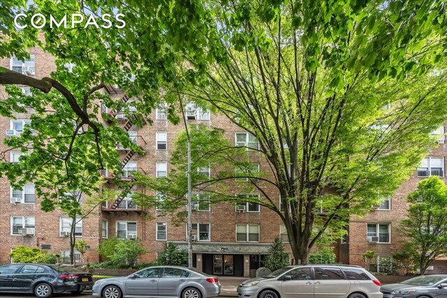 view of apartment building / complex