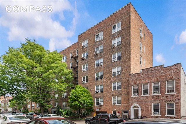 view of apartment building / complex