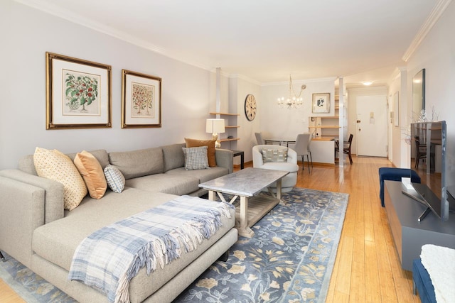 living area featuring a chandelier, crown molding, and light wood-style floors