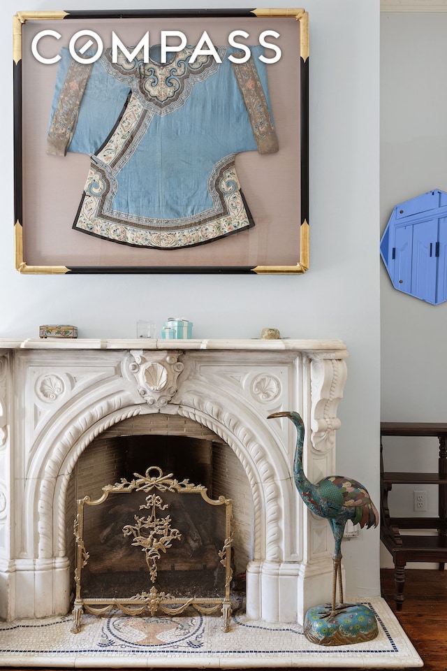 138 W 73rd St, New York City, NY 10023 - detailed view of wood finished floors