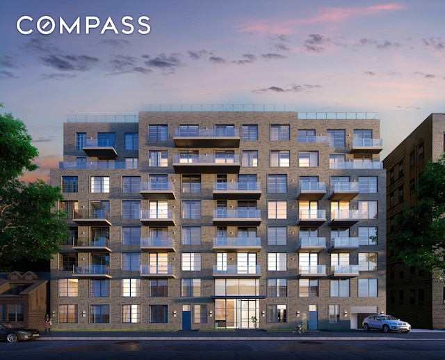 view of apartment building / complex