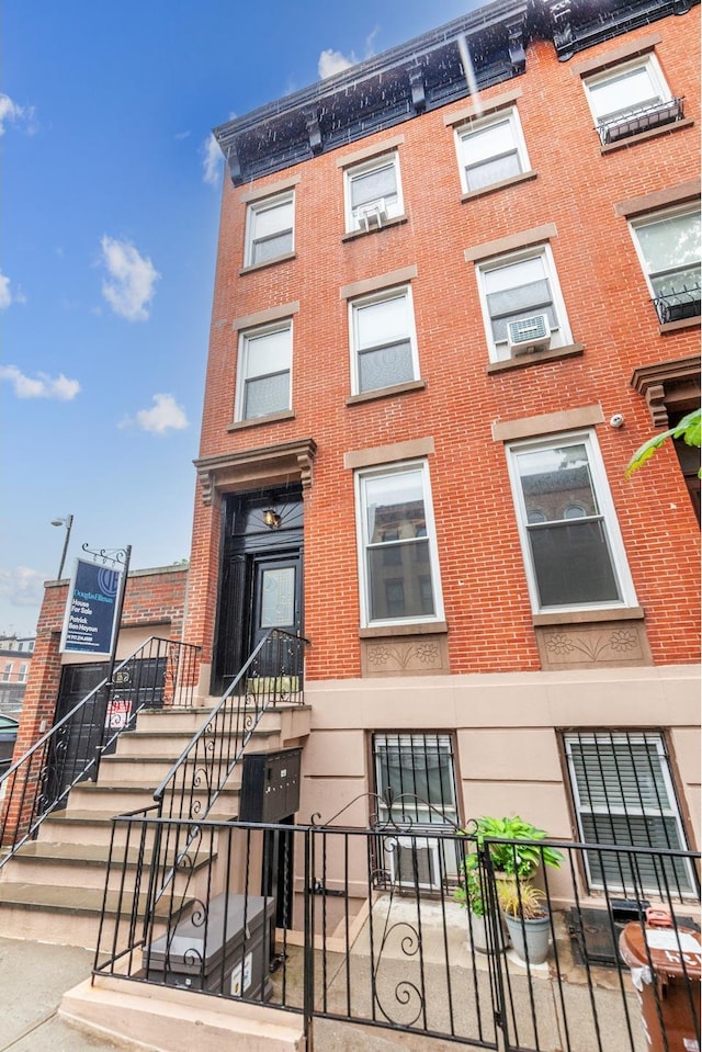 124 President St, New York City, NY 11231 - view of property with a fenced front yard