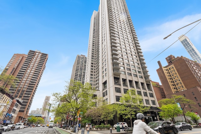 303 E 57th St Unit 6F, New York City, NY 10022 - view of property featuring a view of city