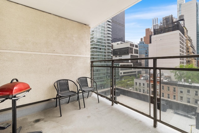 303 E 57th St Unit 6F, New York City, NY 10022 - balcony featuring a city view