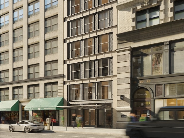 view of apartment building / complex