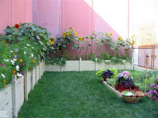 301 Water St, New York City, NY 11201 - view of yard