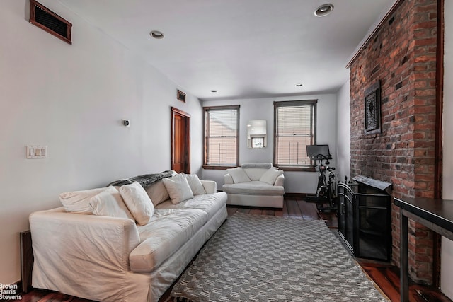 301 Water St, New York City, NY 11201 - living area with dark wood-style floors and recessed lighting
