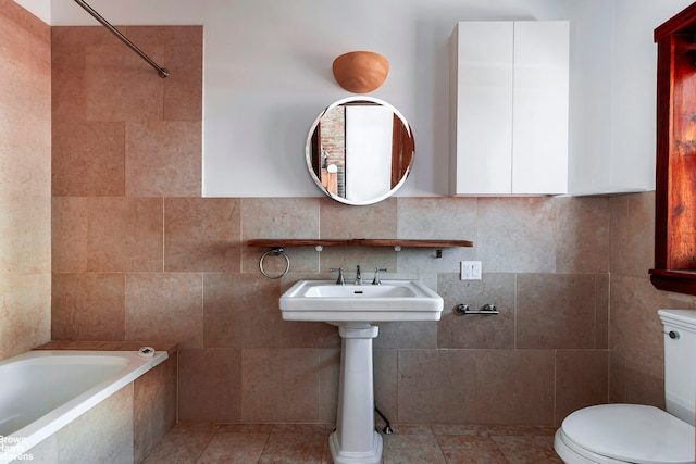 301 Water St, New York City, NY 11201 - bathroom featuring toilet and a relaxing tiled tub