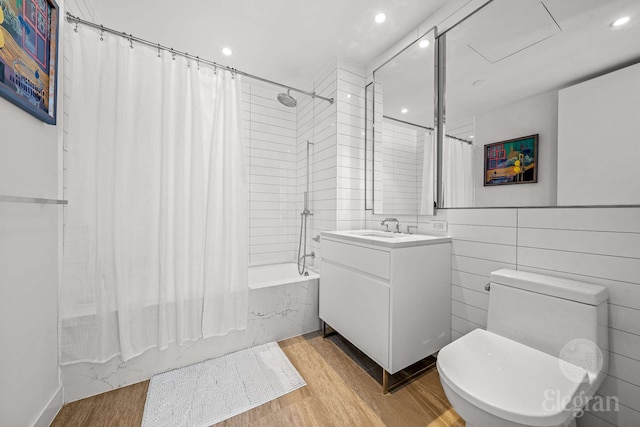 full bath featuring wood finished floors, shower / bath combination with curtain, toilet, recessed lighting, and vanity