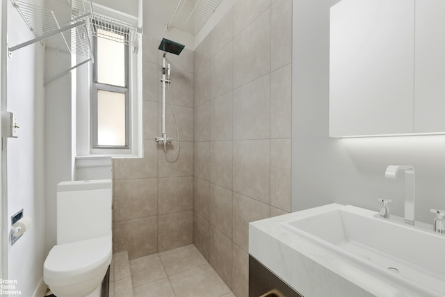 607 W End Ave Unit 4A, New York City, NY 10024 - bathroom with tiled shower, toilet, and vanity