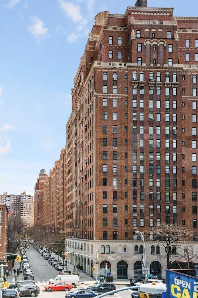 470 W 24th St Unit 7Gj, New York City, NY 10011 - view of property featuring a view of city
