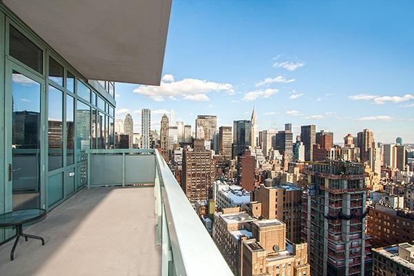 balcony featuring a skyline view