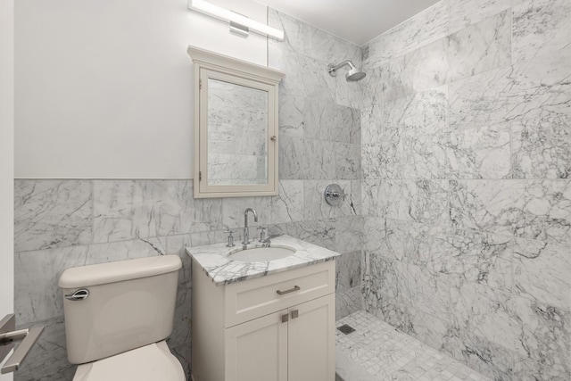 625 Main St Unit 135, New York City, NY 10044 - bathroom featuring a tile shower, toilet, vanity, and tile walls