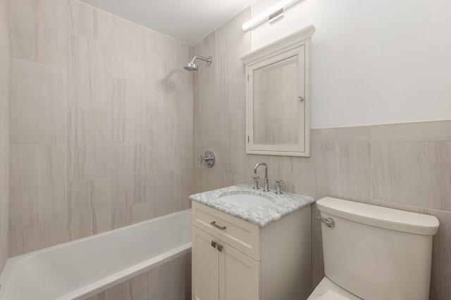 625 Main St Unit 834, New York City, NY 10044 - full bath featuring vanity, shower / washtub combination, and toilet