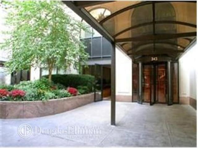 343 E 74th St Unit Ph2A, New York City, NY 10021 - entrance to property