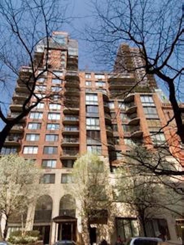 343 E 74th St Unit Ph2A, New York City, NY 10021 - view of building exterior