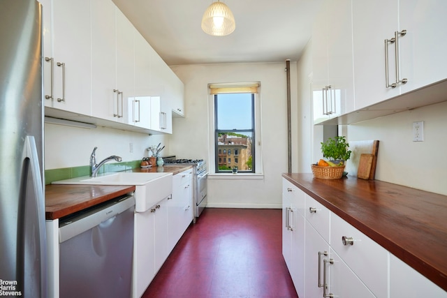 1825 Riverside Dr Unit 6B, New York City, NY 10034 - bedroom with light wood finished floors, multiple windows, and baseboards