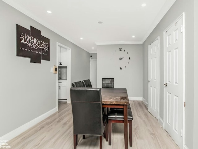 5639 Netherland Ave Unit 5C, New York City, NY 10471 - dining space with light wood finished floors, ornamental molding, baseboards, and recessed lighting