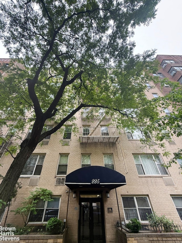 225 E 76th St Unit 4A, New York City, NY 10021 - view of building exterior