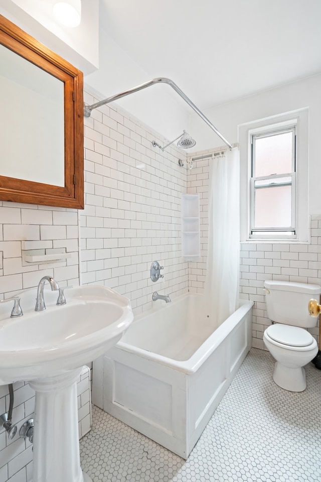 345 W 55th St Unit 9-Gh, New York City, NY 10019 - bathroom with tile walls and shower / bathtub combination with curtain
