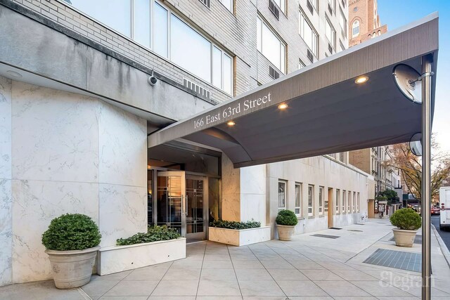 166 E 63rd St Unit 20A, New York City, NY 10065 - view of building exterior