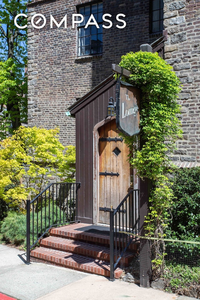 116 Pinehurst Ave Unit H32, New York City, NY 10033 - entrance to property with brick siding