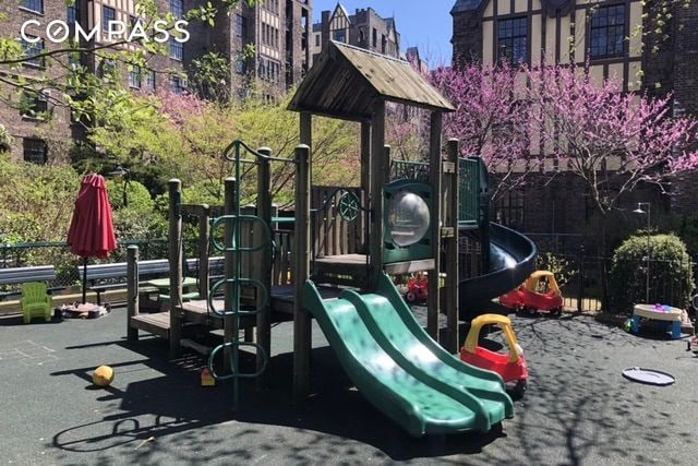 116 Pinehurst Ave Unit H32, New York City, NY 10033 - view of jungle gym