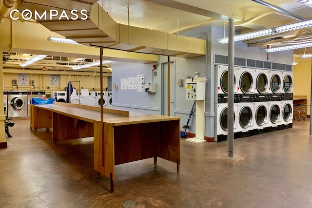 116 Pinehurst Ave Unit H32, New York City, NY 10033 - interior space featuring independent washer and dryer and stacked washer / dryer