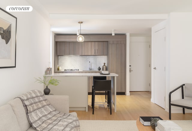 234 E 46th St Unit 701, New York City, NY 10017 - living area featuring wet bar and light wood-style flooring