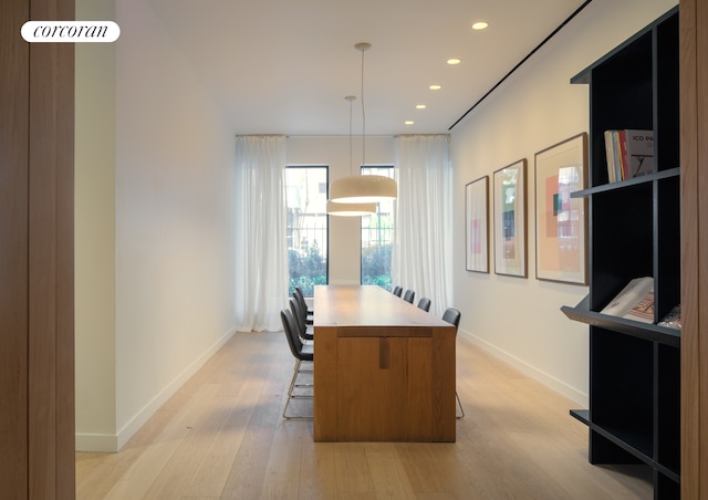 234 E 46th St Unit 1505, New York City, NY 10017 - dining space with light wood finished floors, baseboards, and recessed lighting