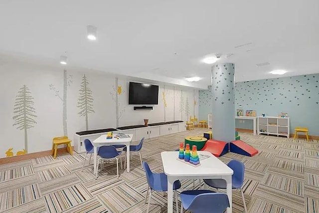 21-30 44th Dr Unit 7C, New York City, NY 11101 - playroom featuring carpet