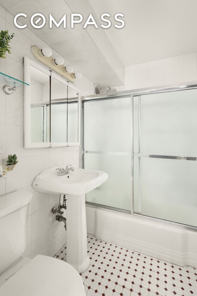 200 E 27th St Unit 2V, New York City, NY 10016 - full bath with bath / shower combo with glass door and tile walls
