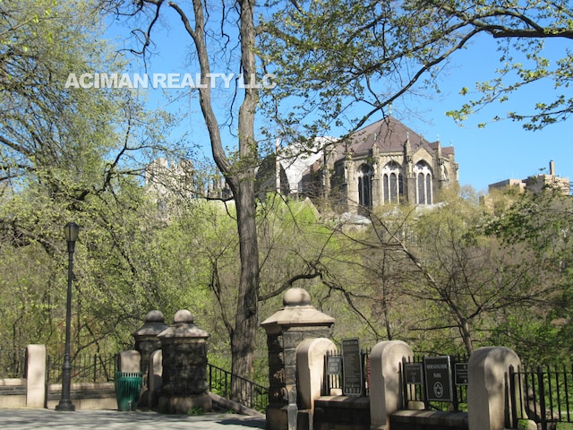 301 W 110th St Unit 6A, New York City, NY 10026 - view of community