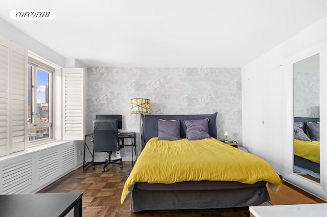 60 Remsen St Unit 9A, New York City, NY 11201 - bedroom with wallpapered walls