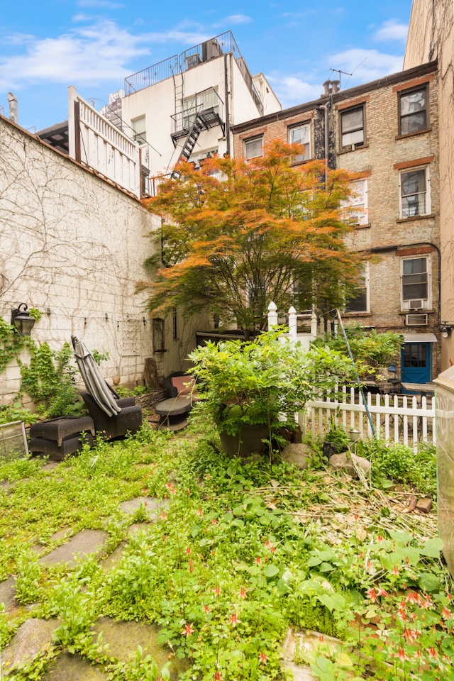 206 E 35th St Unit Th, New York City, NY 10016 - view of yard