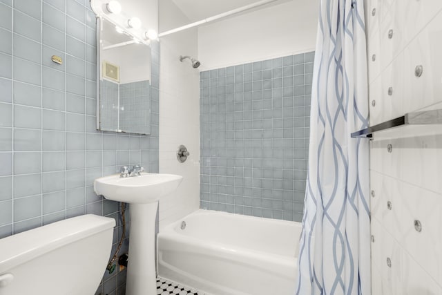 206 E 35th St Unit Th, New York City, NY 10016 - full bathroom featuring tile walls, shower / tub combo with curtain, and toilet
